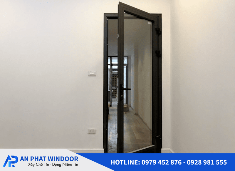 cửa đi mở quay 1 cánh nhôm Xingfa 4