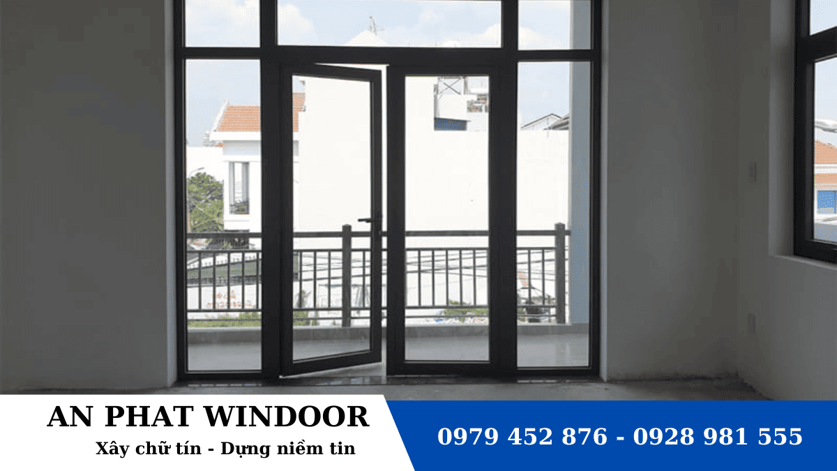 Cửa k&iacute;nh khung nh&ocirc;m 2 c&aacute;nh mở quay đẹp