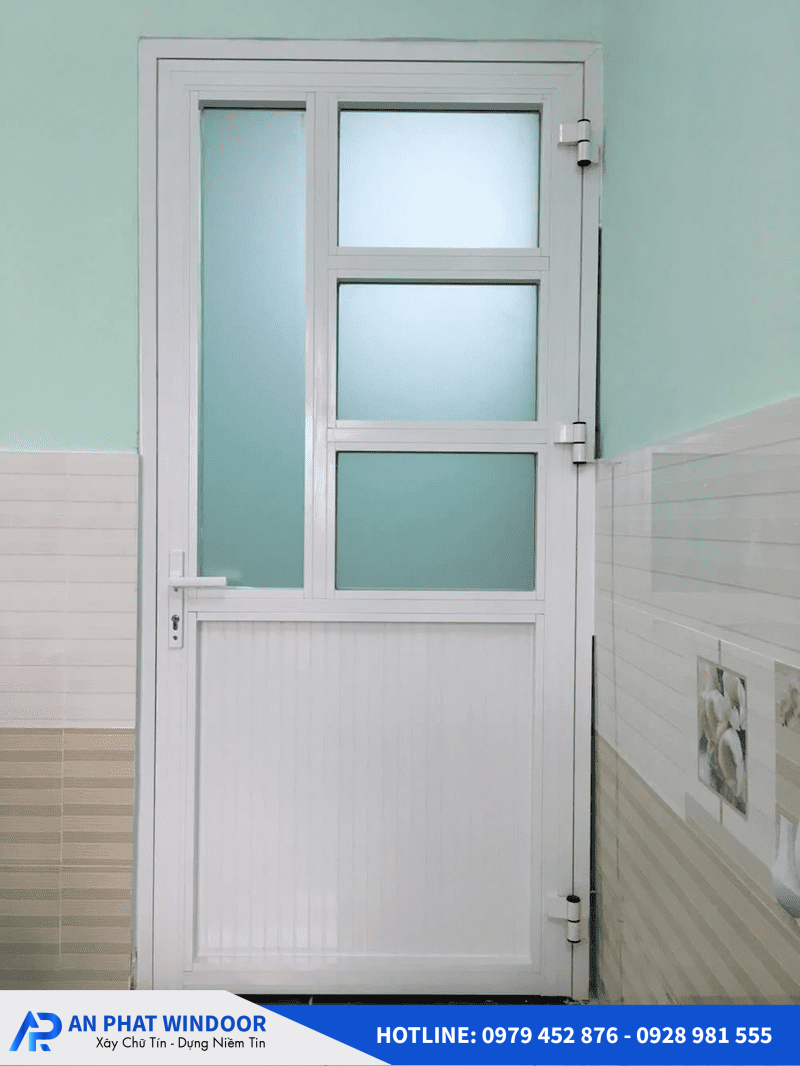 cửa nh&ocirc;m k&iacute;nh nh&agrave; vệ sinh 2