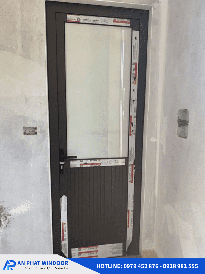 cửa nh&ocirc;m k&iacute;nh nh&agrave; vệ sinh 6
