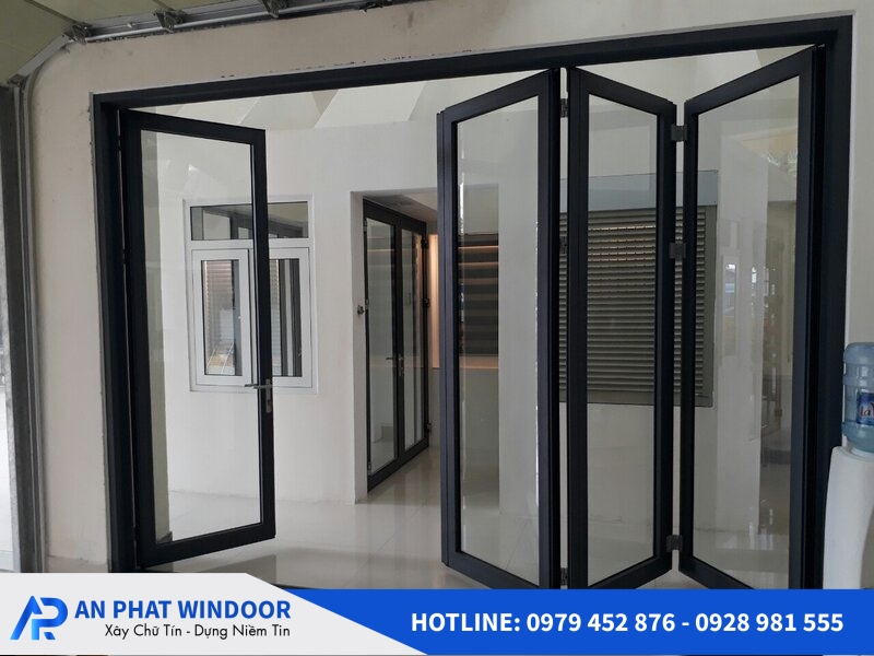 cửa nh&ocirc;m xingfa 4 c&aacute;nh xếp trượt 5