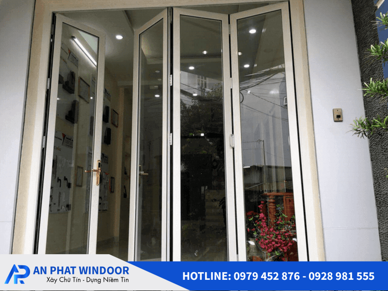 cửa nh&ocirc;m xingfa 4 c&aacute;nh xếp trượt 7