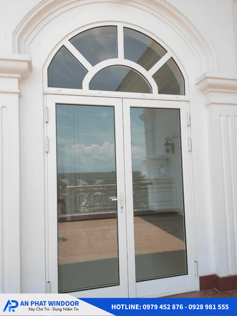 cửa v&ograve;m nh&ocirc;m k&iacute;nh 5