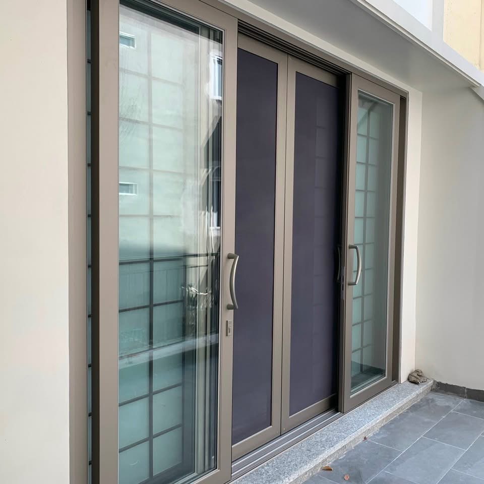 Báo Giá Cửa Trượt Quay Mới Nhất – Linh Hoạt Cho Công Trình 3 cua-nhom-truot-quay-3