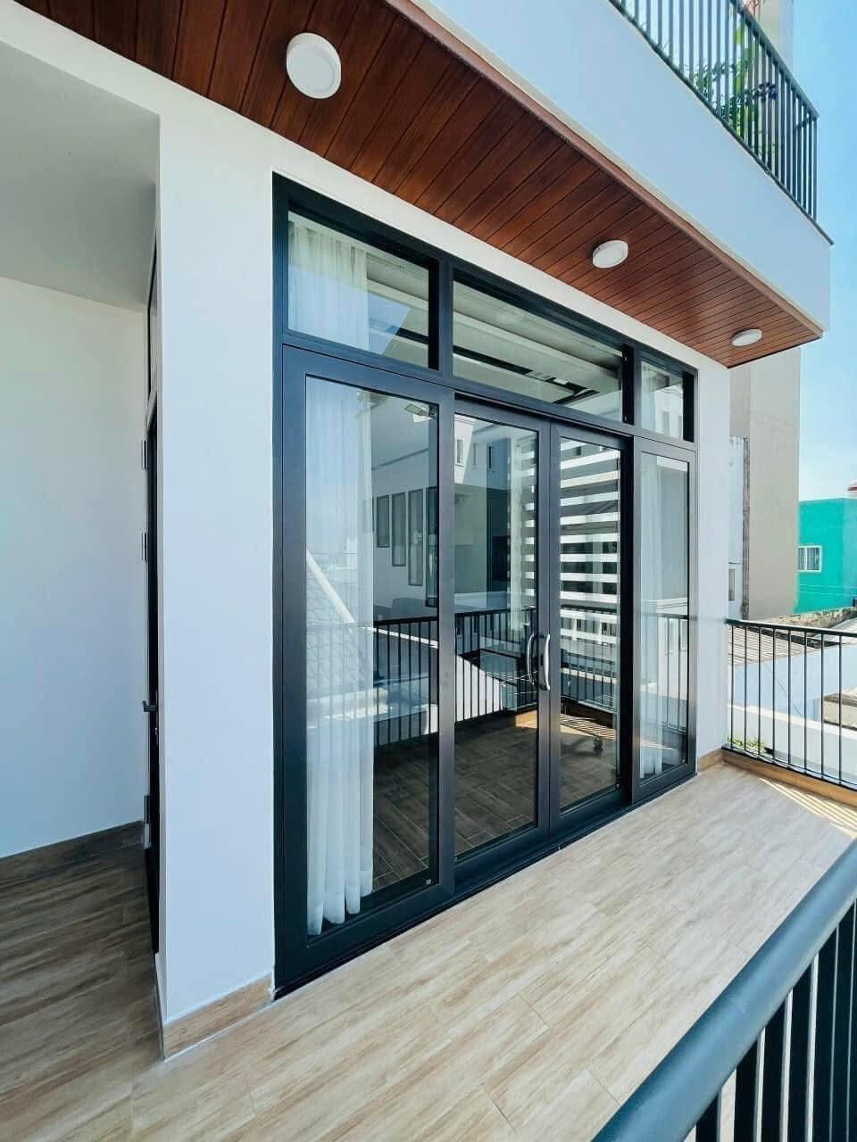 Báo Giá Cửa Trượt Quay Mới Nhất – Linh Hoạt Cho Công Trình 5 cua-nhom-truot-quay-5