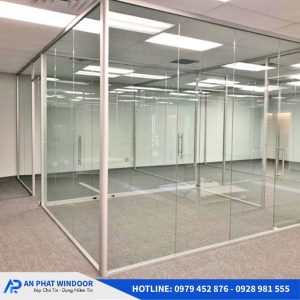 vach ngan kinh cuong luc van phong showroom cua hang 1