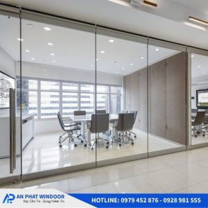vach ngan kinh cuong luc van phong showroom cua hang 2