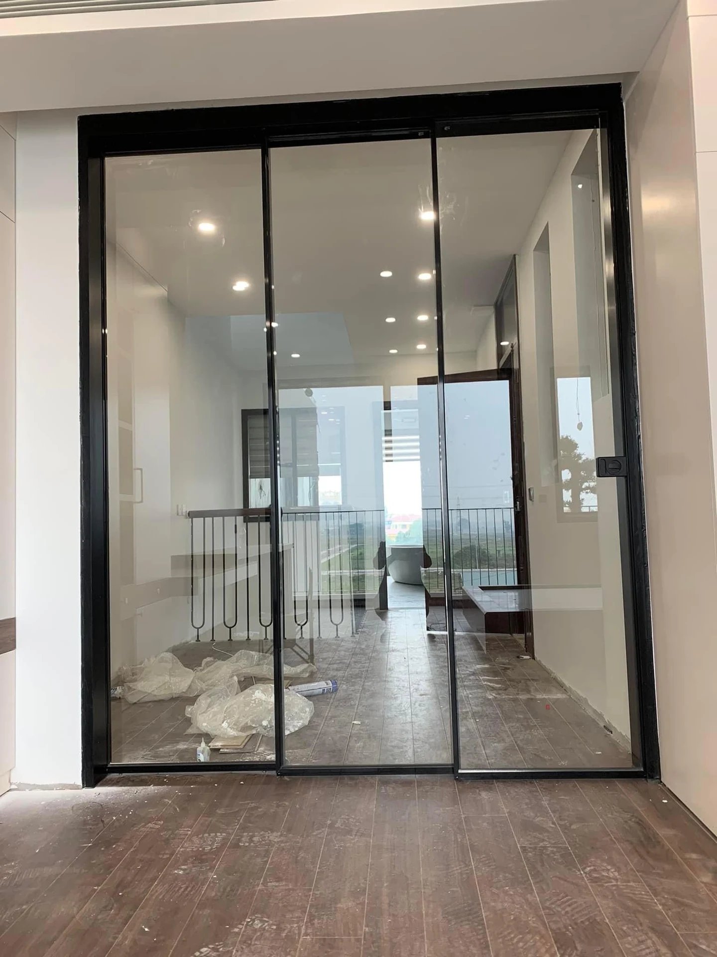 Báo Giá Cửa Lùa Nhôm Kính (Cửa Trượt) Cao Cấp - Tận Xưởng 6 Cửa lùa nhôm kính hệ Slim ray treo không rãnh dưới