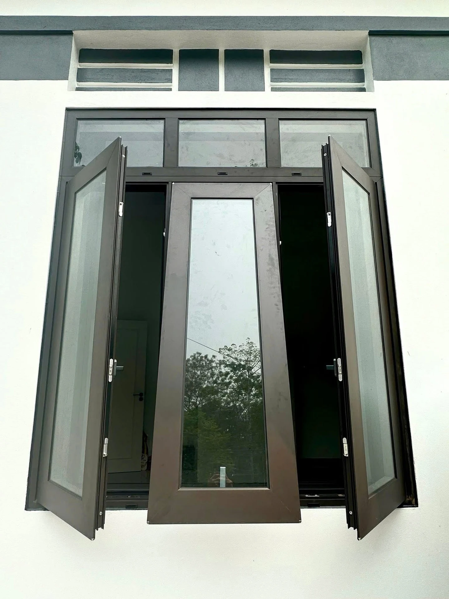 Cận cảnh chi tiết bộ cửa nhôm kính Xingfa nhập khẩu chính hãng